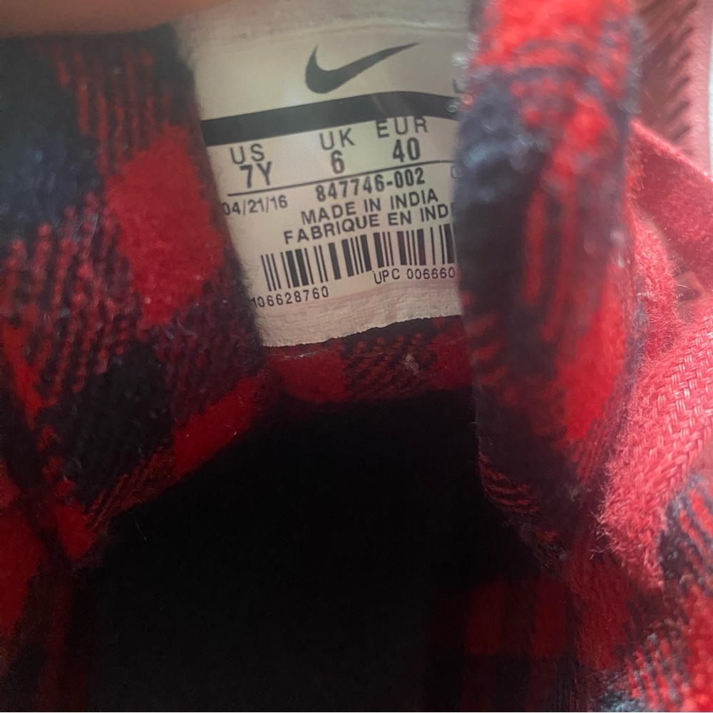 Nike Black and Red‎ Plaid High-Tops 7Y - Picture 5 of 6